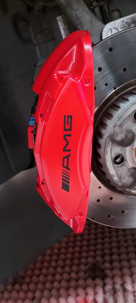remklauwen spuiten amg met logo